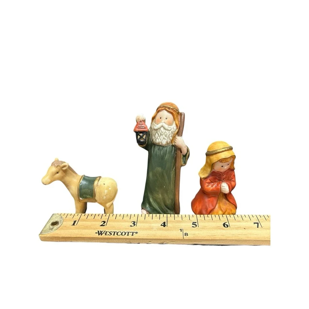 Home for The Holidays 2003 Set of 7 Porcelain Nativity Figurines‎ & Stable + Box